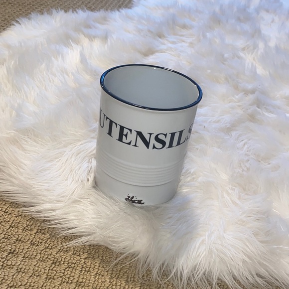 Utensil holder